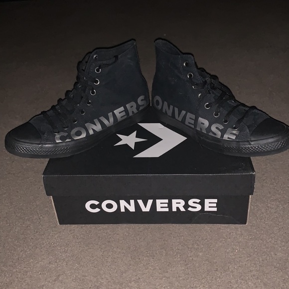 I am selling a pair of brand new converse all stars